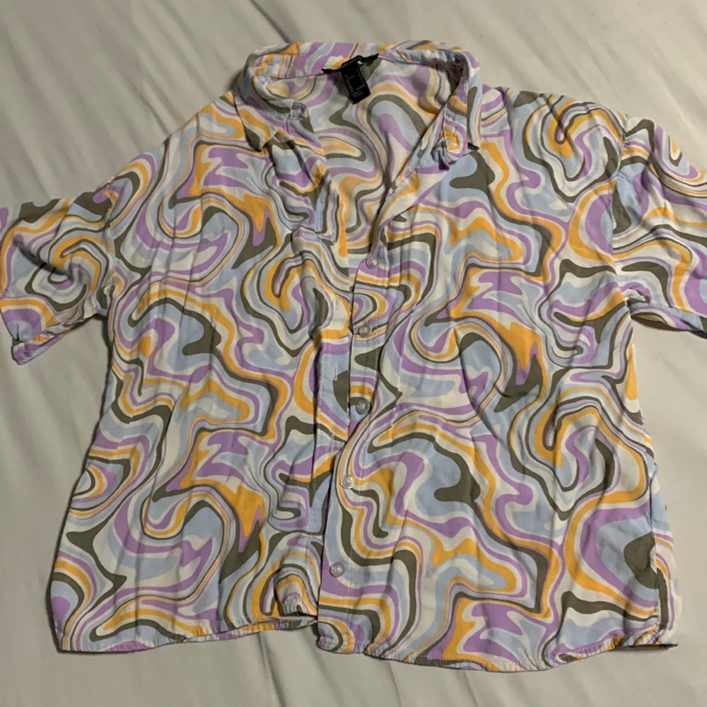 Forever 21 Colorful swirl small cropped. Short sleeves and thin material.